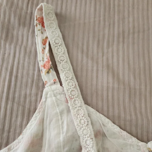 Small American Eagle floral Crop Top - Picture 12 of 13